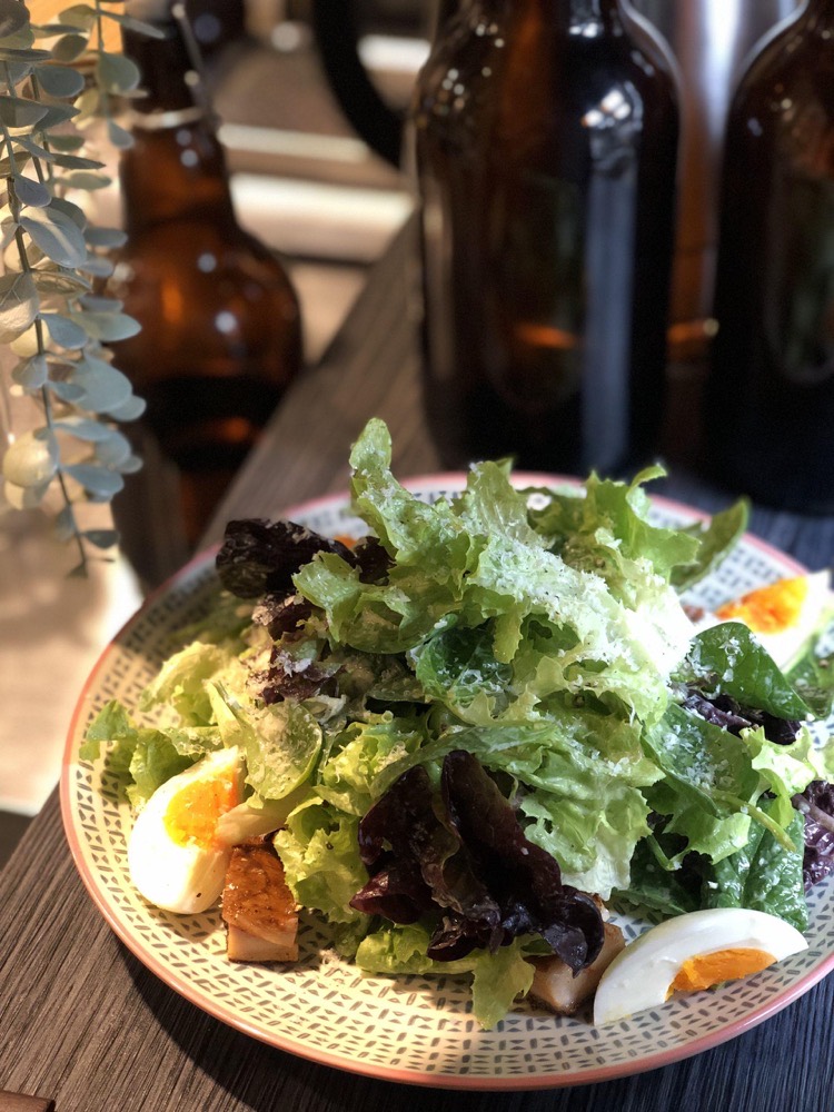 凱薩烤雞雞蛋生菜沙拉
